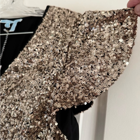 DRAPER JAMES (NWT) Women Gold Black Sequin Holiday Flutter Sleeve Blouse-Size 6 - Picture 8 of 12